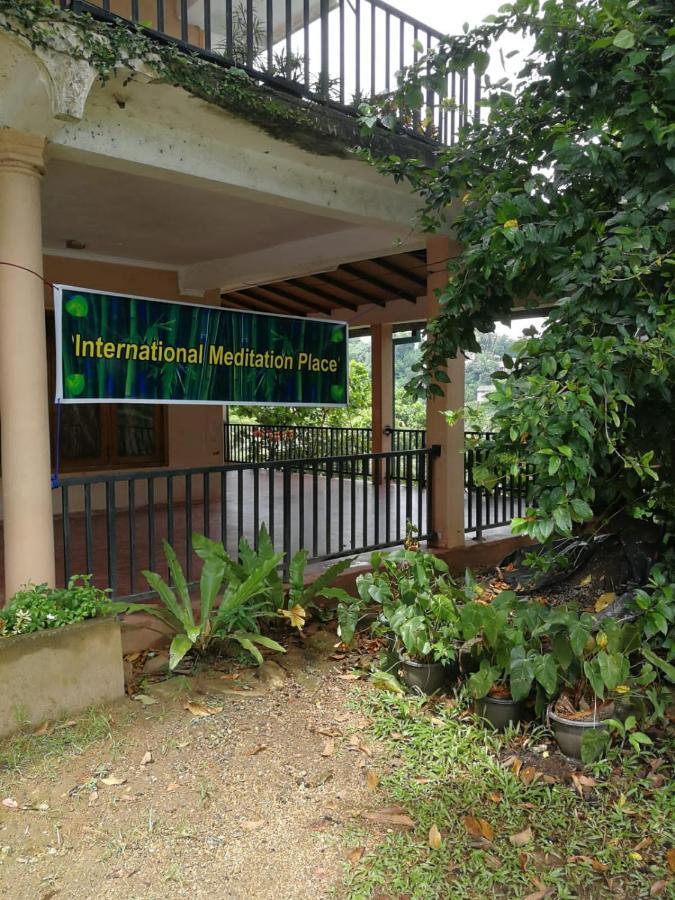Nisha Homestay Inn Peradeniya Exterior photo