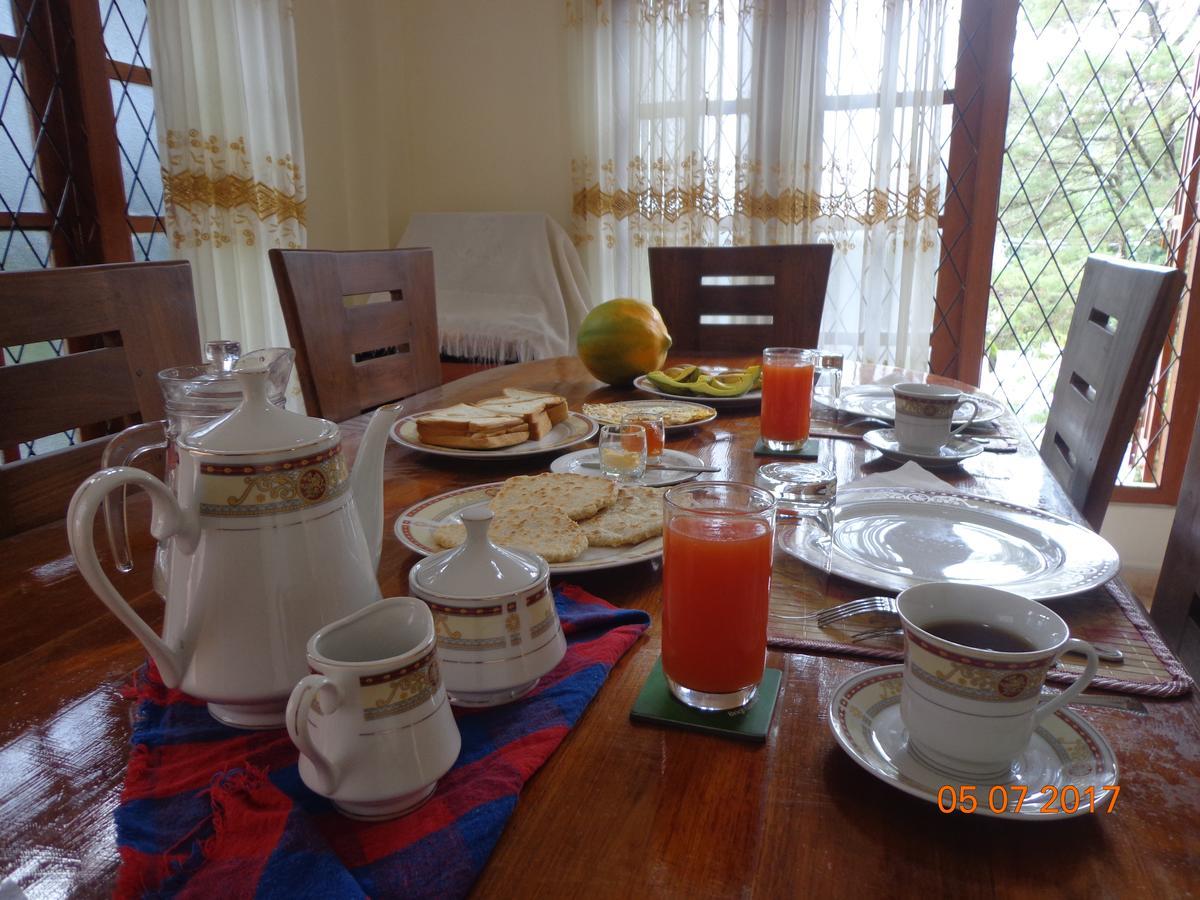 Nisha Homestay Inn Peradeniya Exterior photo