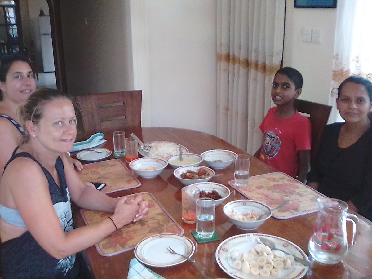 Nisha Homestay Inn Peradeniya Exterior photo