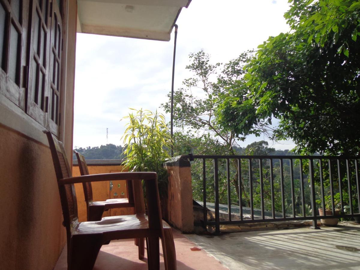 Nisha Homestay Inn Peradeniya Exterior photo