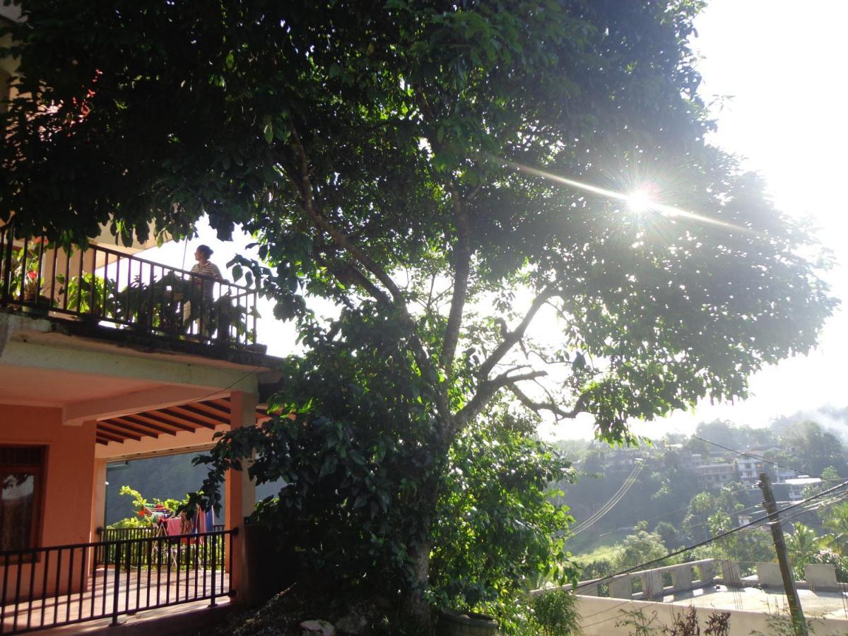 Nisha Homestay Inn Peradeniya Exterior photo