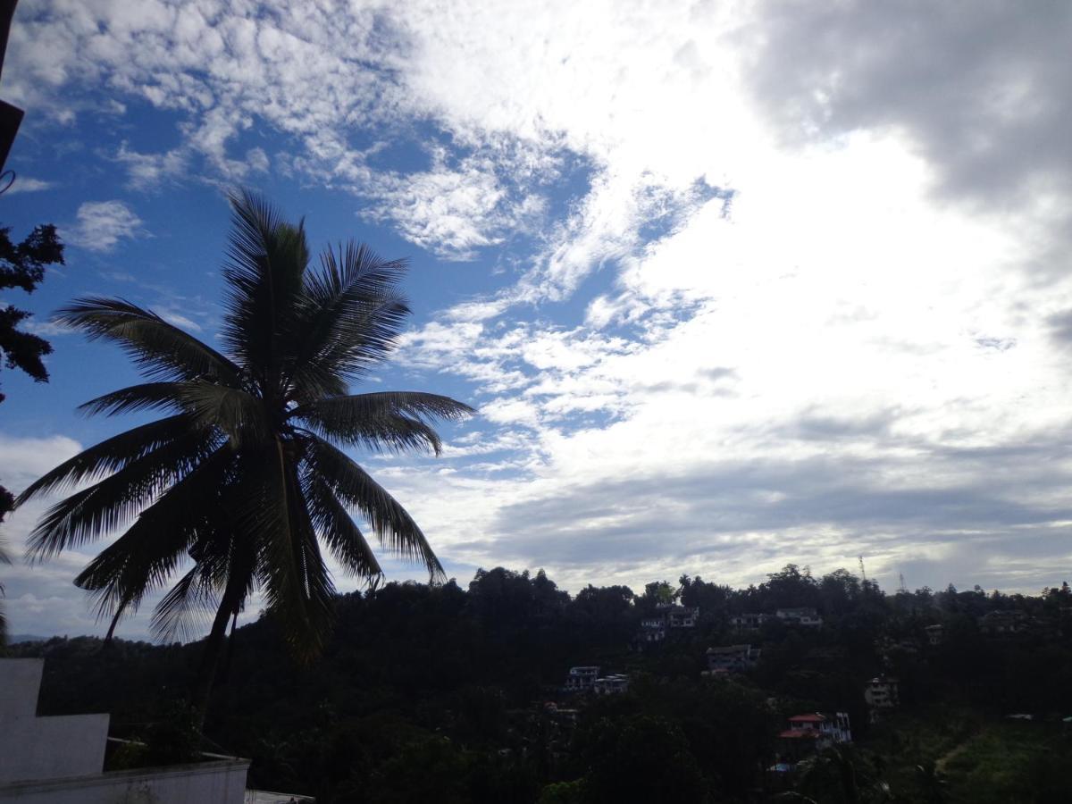 Nisha Homestay Inn Peradeniya Exterior photo