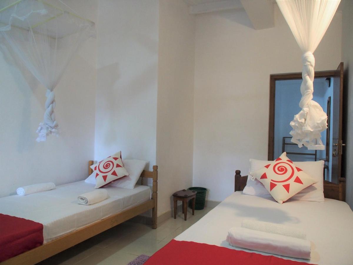 Nisha Homestay Inn Peradeniya Exterior photo